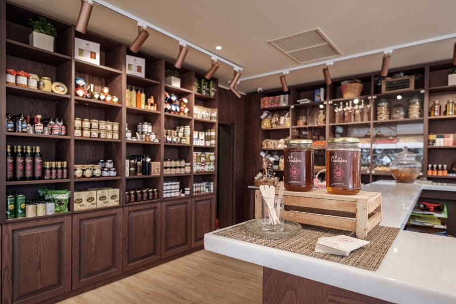 Orchard in Vari retail shop